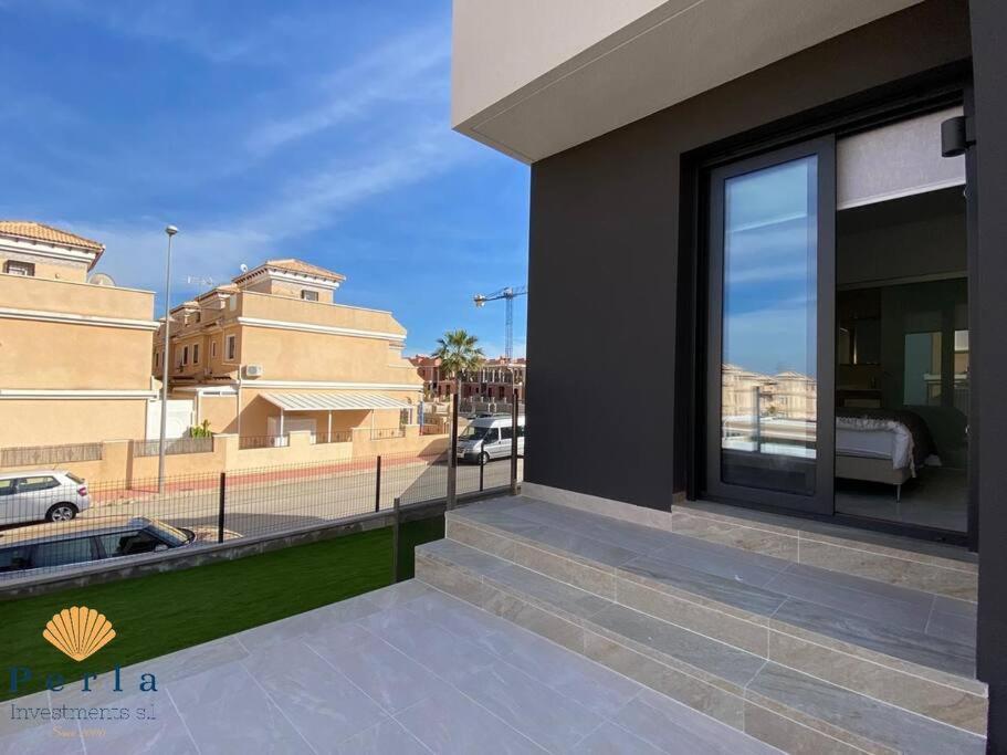 Beautiful New South Facing Bungalow With Large Terrace Dehesa de Campoamor  エクステリア 写真